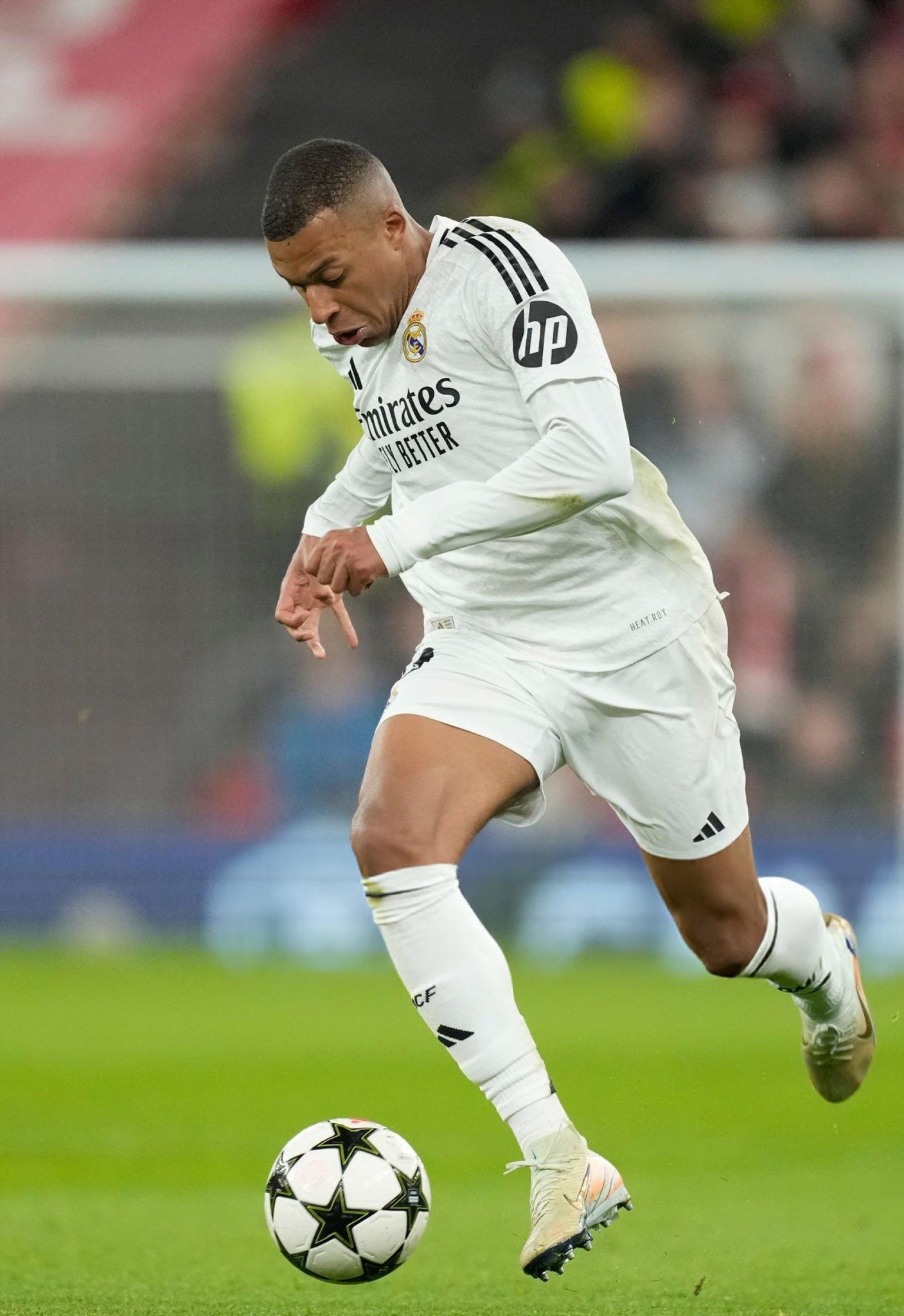 九游APP官网-姆巴佩新星险胜表现突出，利物浦前途光明！赛场气氛高涨的简单介绍